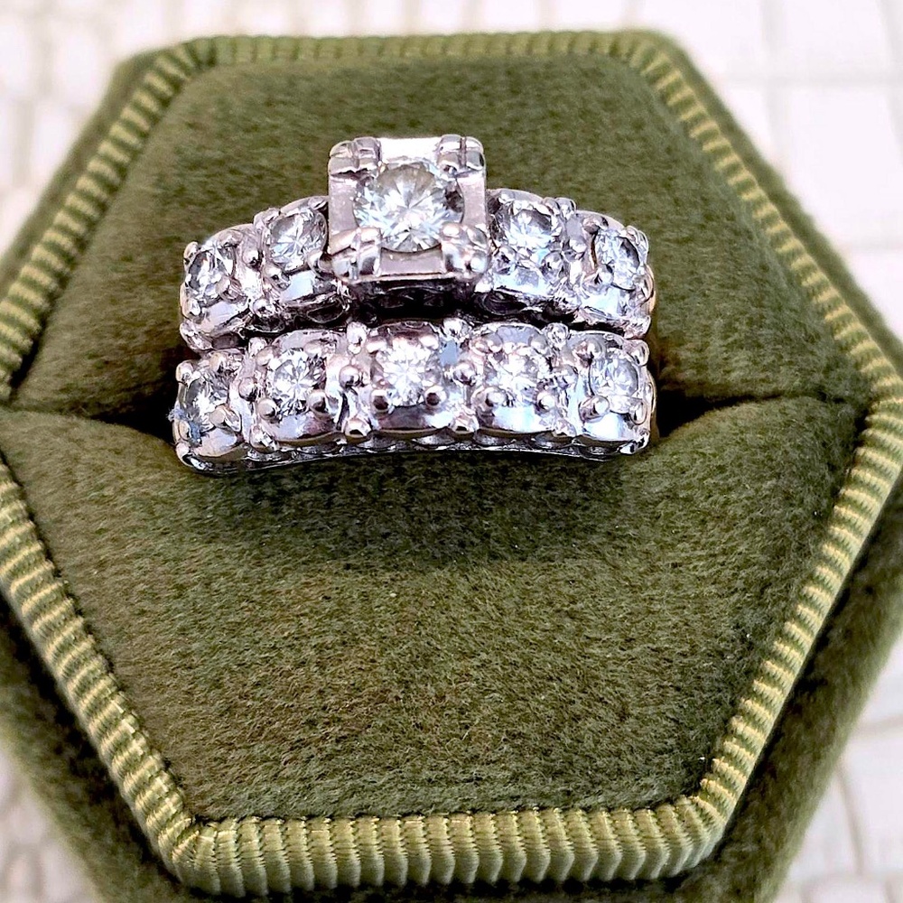 Rare Vintage "Unused" Ladies Diamond Ring Set 1 ct. Size 7.5.